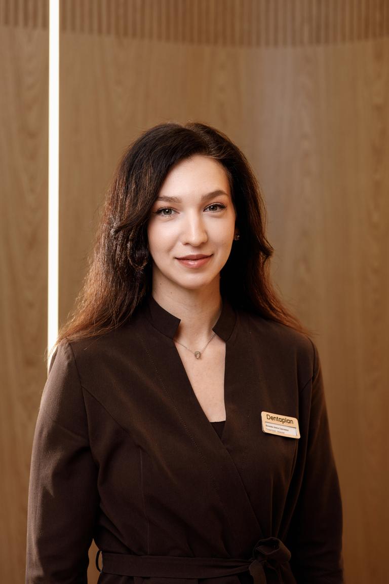 Волкова на фоне